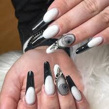 Black-and-White-Long-Nails-8