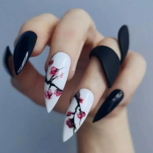 Black-and-White-Long-Stiletto-Nails-3