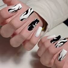 Black-and-White-Nail-Designs-with-Patterns-10