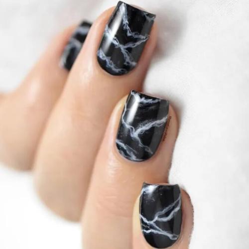 Black-and-White-Nail-Designs-with-Patterns-2