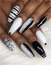 Black-and-White-Nail-Designs-with-Patterns-4