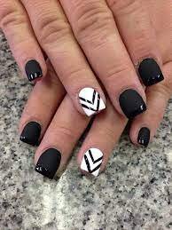 Black-and-White-Nail-Designs-with-Patterns-5