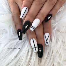 Black-and-White-Nail-Designs-with-Patterns-7