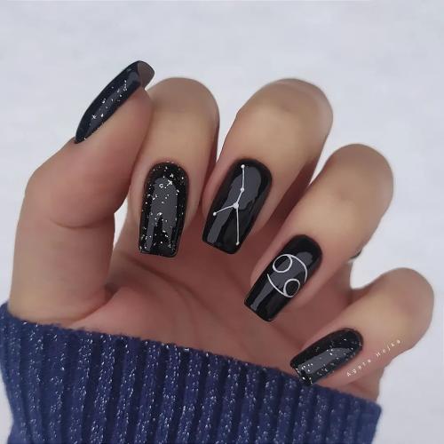 Black-and-White-Space-Nails-4