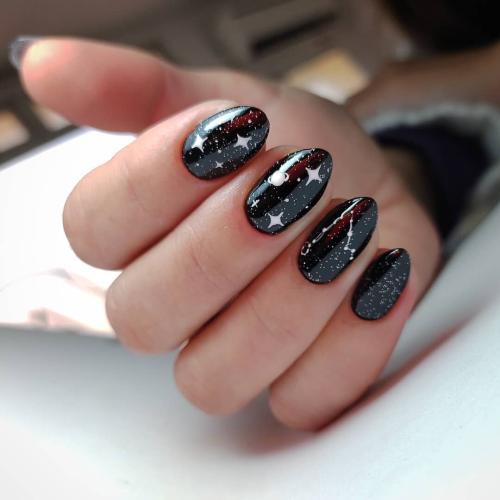 Black-and-White-Space-Nails-5