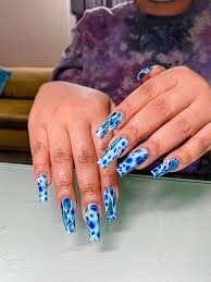 Blue-Abstract-Stiletto-Nails-10