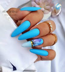 Blue-Shades-For-Your-Almond-Shaped-Nails-10