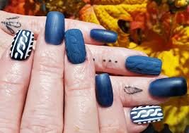 Blue-Sweater-Manicure-4