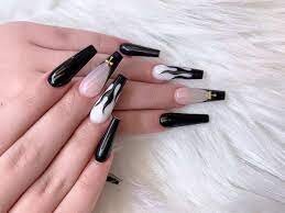 Bold-Combination-Of-Black-And-Nude-Coffin-Nails-2