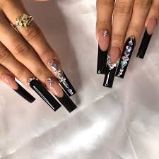 Bold-Combination-Of-Black-And-Nude-Coffin-Nails-9