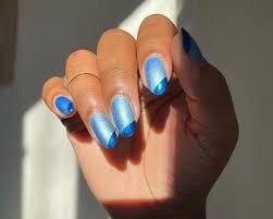 Bold-Combination-Of-Chrome-Nails-And-Crystal-Accents-3