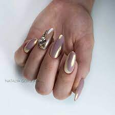 Bold-Combination-Of-Chrome-Nails-And-Crystal-Accents-4