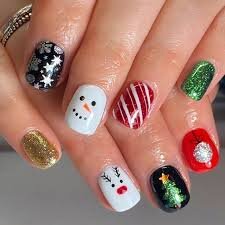 Bright-Christmas-Nails-7