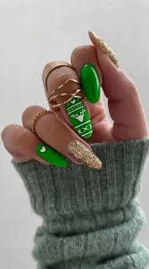 Bright-Christmas-Nails-8