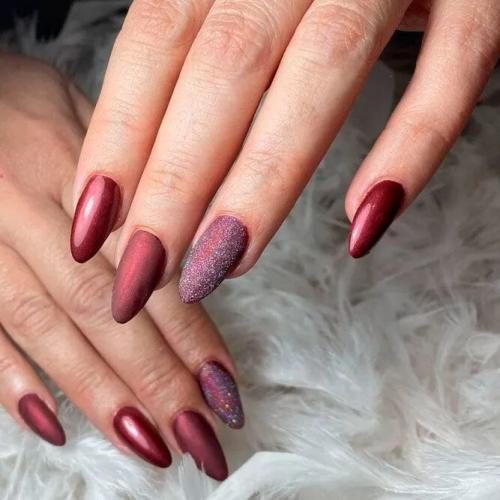 Burgundy-Nails-With-Minimalist-Accents-2