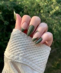 Calm-Green-for-Autumn-Nails-10