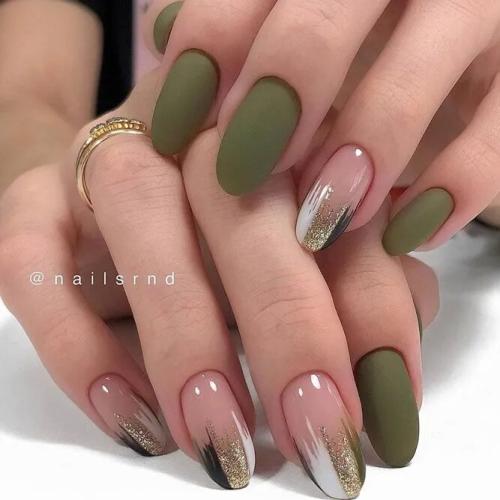 Calm-Green-for-Autumn-Nails-3