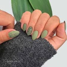 Calm-Green-for-Autumn-Nails-8