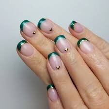 Calm-Green-for-Autumn-Nails-9