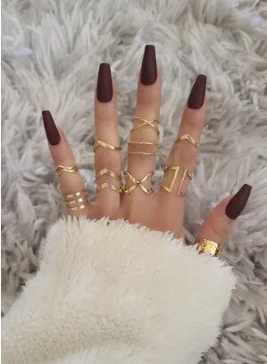Chic-Dark-Burgundy-Nails-1