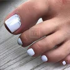 Chic-Toe-Nails-In-Pure-White-Color-10