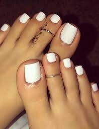 Chic-Toe-Nails-In-Pure-White-Color-5