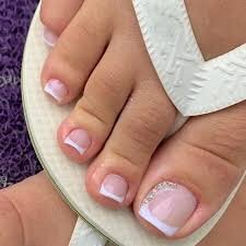 Chic-Toe-Nails-In-Pure-White-Color-6