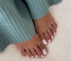 Chic-Toe-Nails-In-Pure-White-Color-9