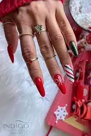 Christmas-Holiday-Nails-Art-Ideas-5