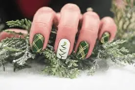 Christmas-Holiday-Nails-Art-Ideas-8