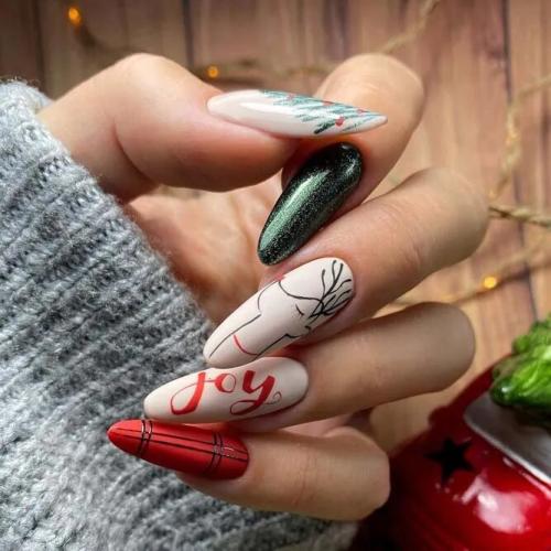 Christmas-Nail-Art-With-Deer-1