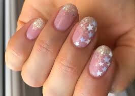 Christmas-Nails-With-Stars-4