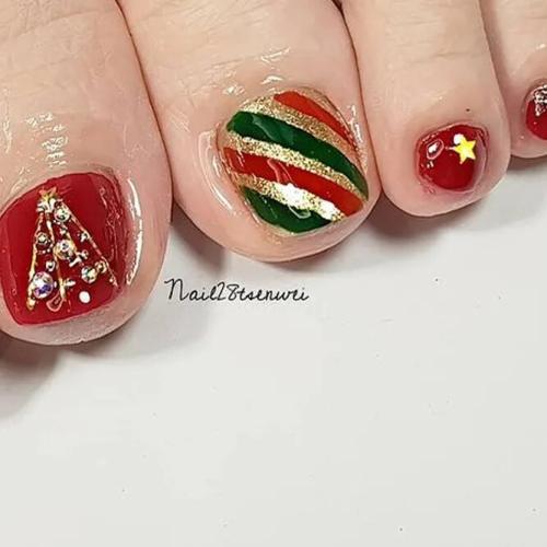 Christmas-Toe-Nails-1