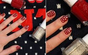 Christmas-Wrapping-Paper-Nails-6