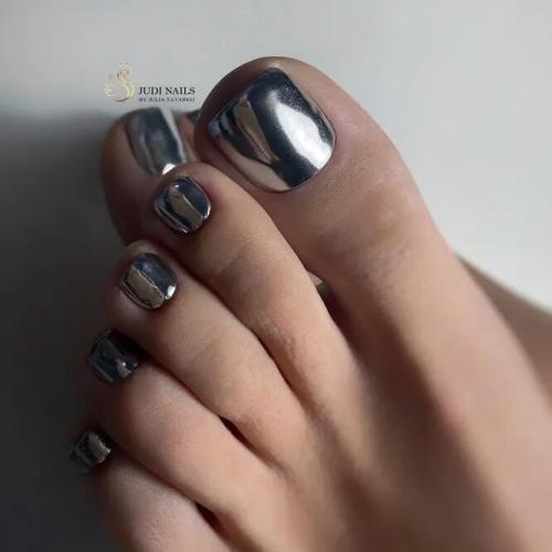 Chrome-Toe-Nails-1
