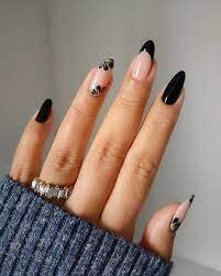Classic-Black-Almond-Shaped-Nails-Colors-3