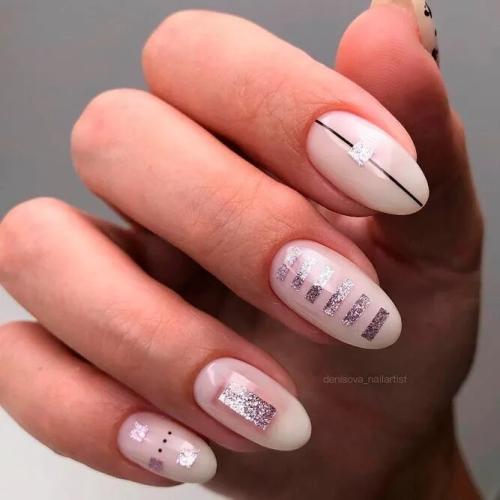 Classy-Nails-With-Charming-Stripes-2