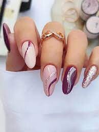 Classy-Nails-With-Charming-Stripes-5