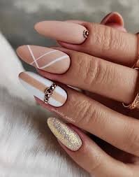 Classy-Nails-With-Charming-Stripes-9