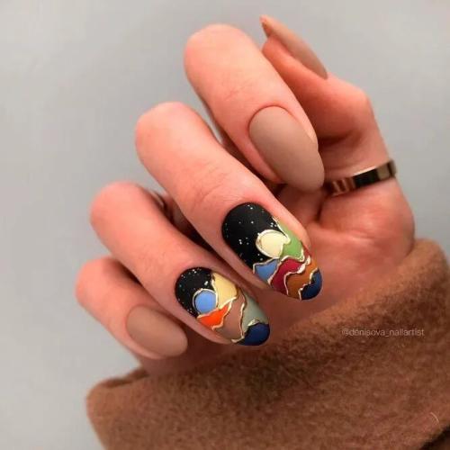 Classy-Nails-–-Simple-And-Abstract-Accents-2