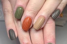 Classy-Nails-–-Simple-And-Abstract-Accents-6