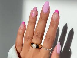 Classy-Nails-–-Simple-And-Abstract-Accents-7