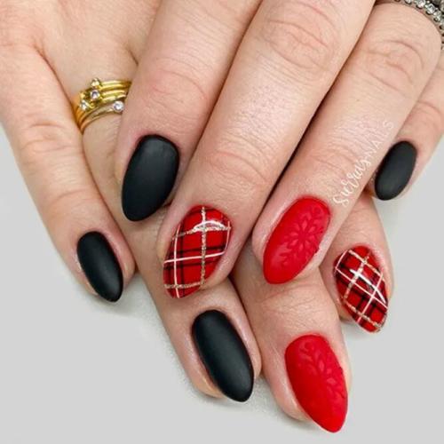 Classy-Plaid-Nails-Art-4