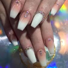 Coffin-Short-Acrylic-Nails-in-White-12