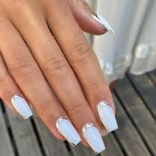 Coffin-Short-Acrylic-Nails-in-White-7