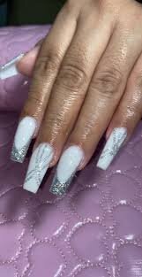 Coffin-Short-Acrylic-Nails-in-White-8