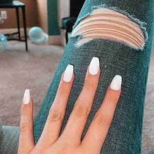 Coffin-Short-Acrylic-Nails-in-White-9