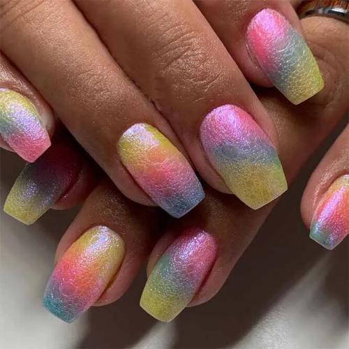 Color-Your-Summer-with-Rainbow-Nails-3 (1)