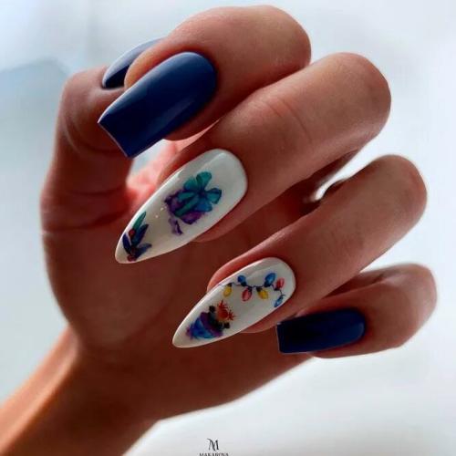 Colorful-Twinkling-Christmas-Lights-on-Nails-2