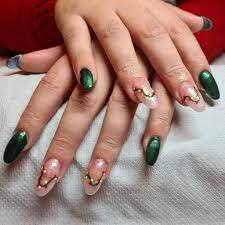 Colorful-Twinkling-Christmas-Lights-on-Nails-4